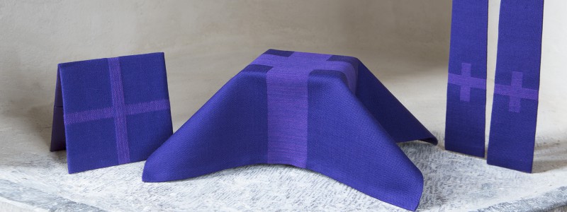 Violett kalkkläde, bursa och stola